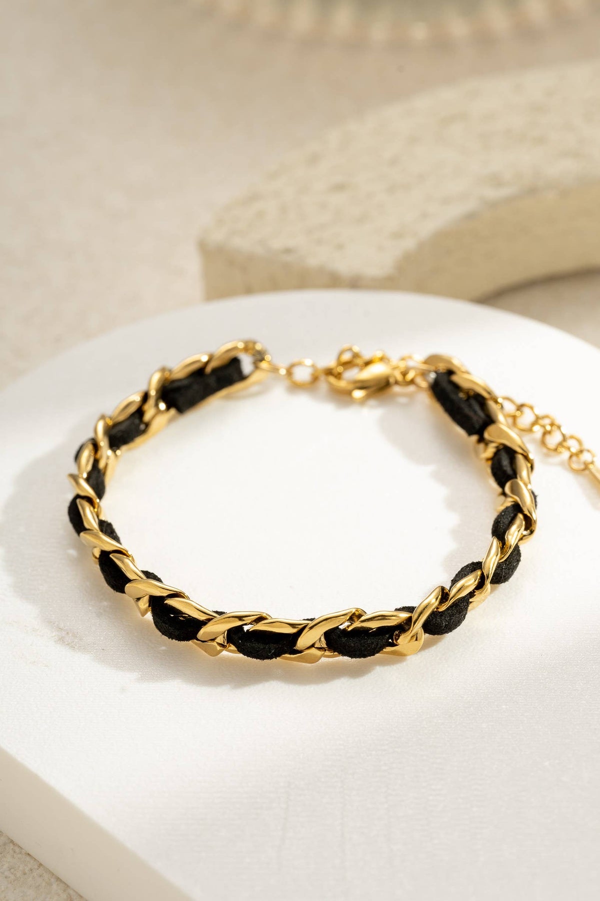 Bracelet chaîne dorée tressée noir