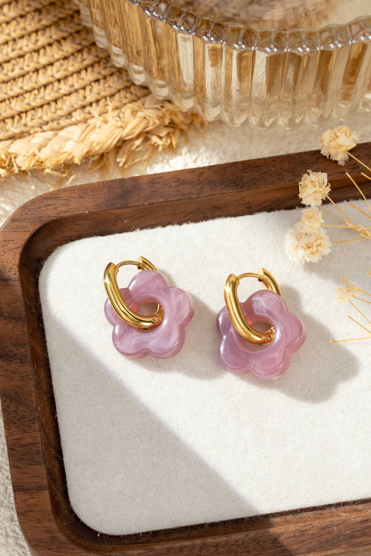 Boucle d’oreille fleur résine colorée chic
