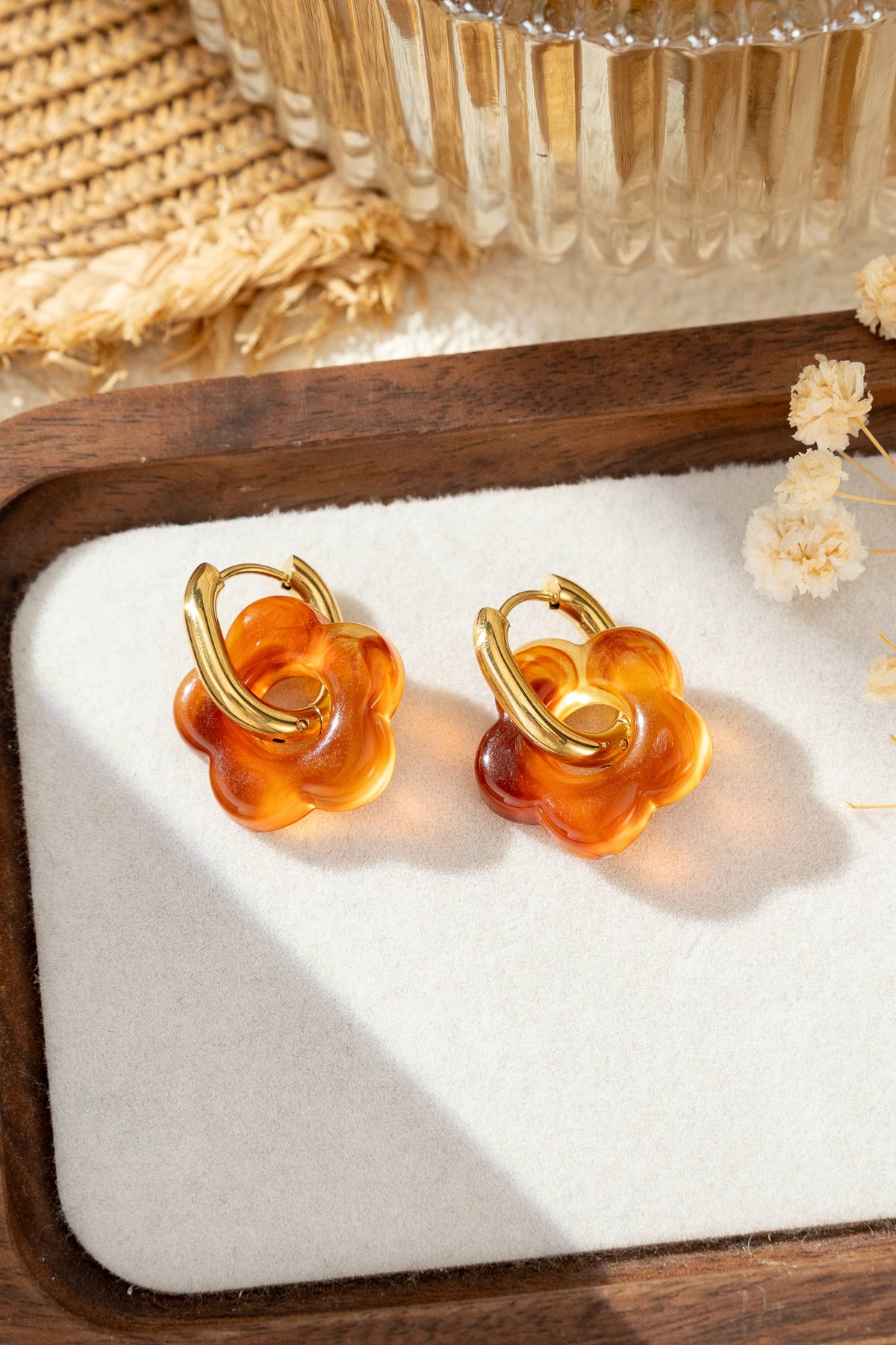 Boucle d’oreille fleur résine colorée chic