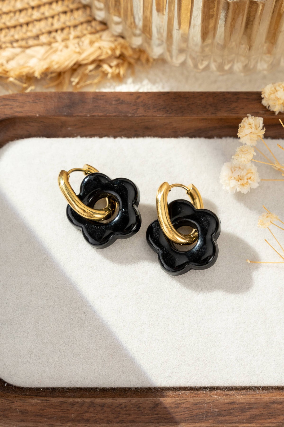Boucle d’oreille fleur résine colorée chic